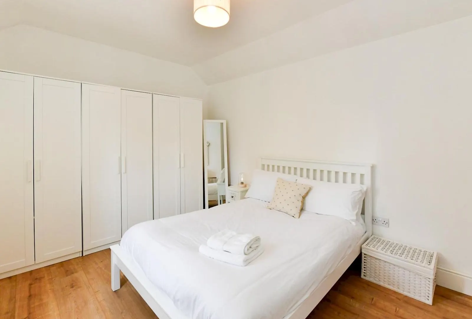 Pass The Keys Two Bedroom Canton Retreat Cardiff Apartment