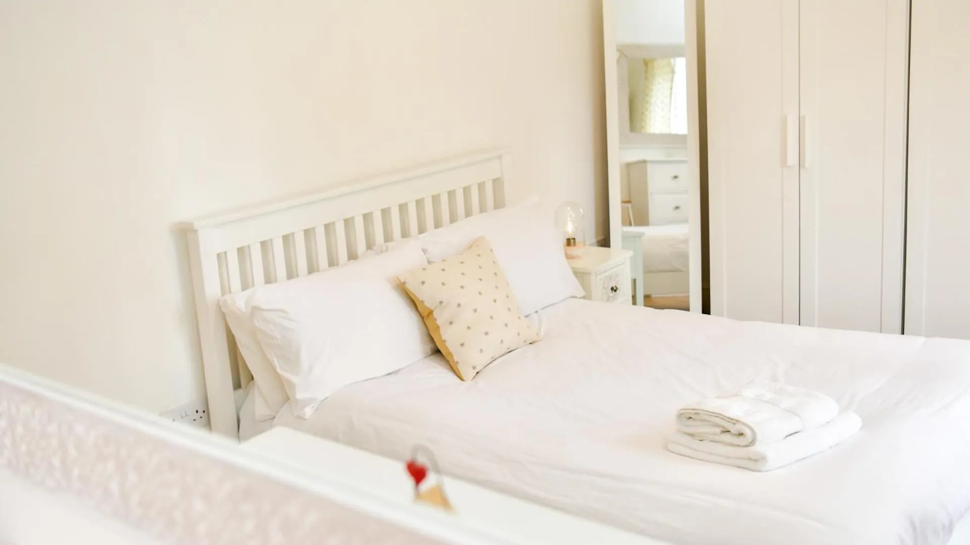Pass The Keys Two Bedroom Canton Retreat Cardiff 0*,  United Kingdom